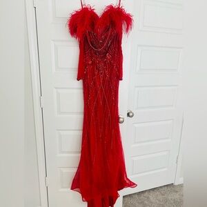 I’m selling my dres size 4. In perfect condition, I used it only once